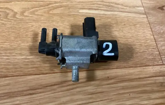 Ford Focus Turbo solenoid valve 4M5G9A500
