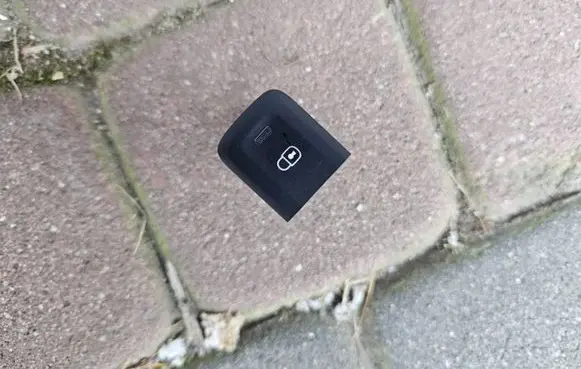 Opel Combo E Central locking switch button 9817042977