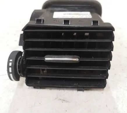 Volvo V40 Dash center air vent grill 7370000 313702