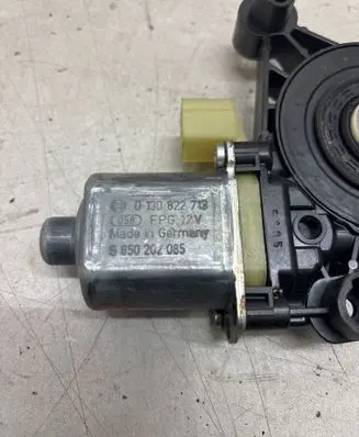 Audi A3 S3 8V Rear door window regulator motor 0130822713 S850202085