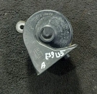 BMW 5 E39 Horn signal 8379704 AL07 1042011