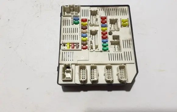 Renault Megane III Fuse module 284B65817R