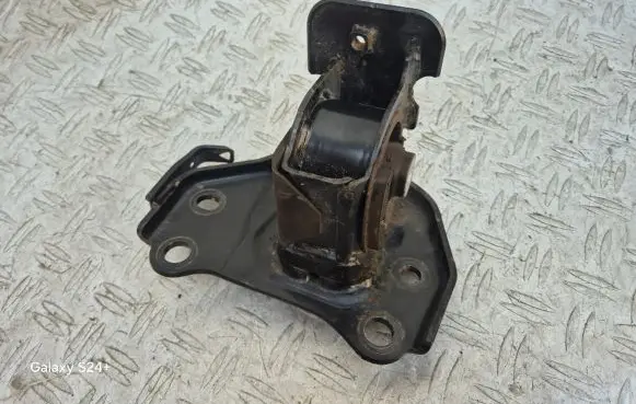 Toyota RAV 4 (XA40) Engine mount bracket AVB1103 AVB11