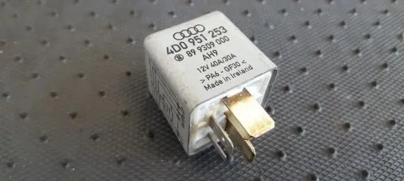 Volkswagen PASSAT B5.5 Other relay 4D0951253 899309000