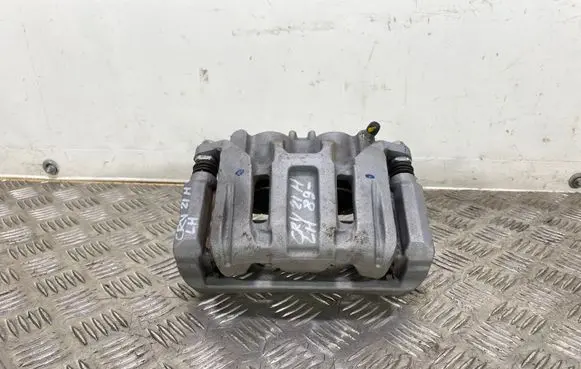 Honda CR-V Front brake caliper