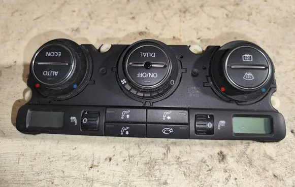 Volkswagen PASSAT B6 Climate control unit 74677532