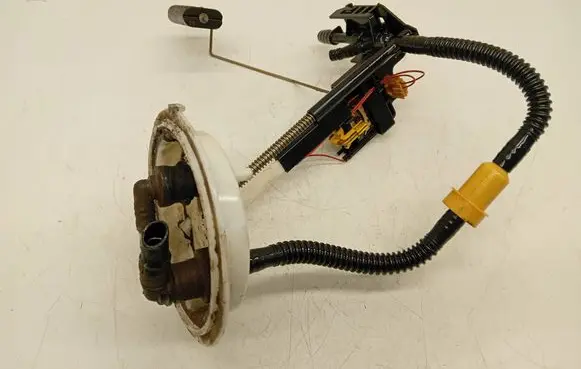 BMW 5 E60 E61 Fuel level sensor 0580303042 489302 6765849