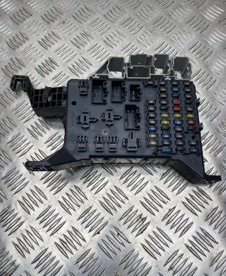 Ford Mondeo Mk III Fuse module 1S7T14A301CC 7158731401