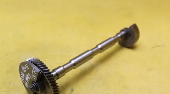Peugeot 208 I Oil pump balance shaft 