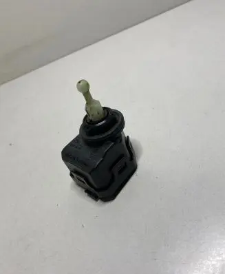 Volkswagen PASSAT B5.5 Headlight level adjustment motor 1J0941295C