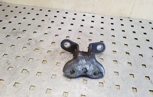 Toyota Avensis T270 Front door lower hinge 