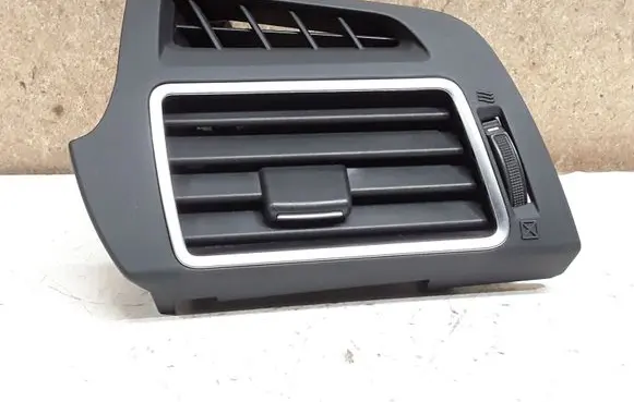 Toyota Verso Dashboard side air vent grill/cover trim 556500F020
