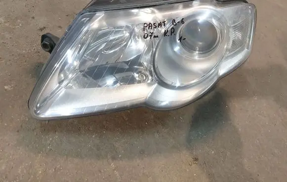 Volkswagen PASSAT B6 Headlight/headlamp