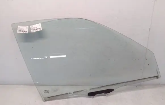 Honda CR-V Front door window glass four-door