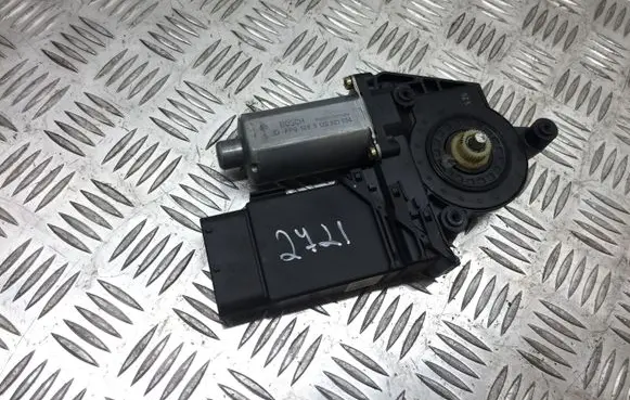 Volkswagen PASSAT B5.5 Front door window regulator motor 3B4837752LB