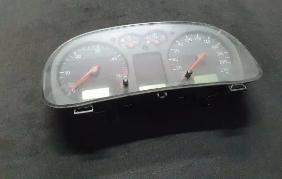 Volkswagen Golf IV Speedometer (instrument cluster) 1J0920901F 110008957 110008957037