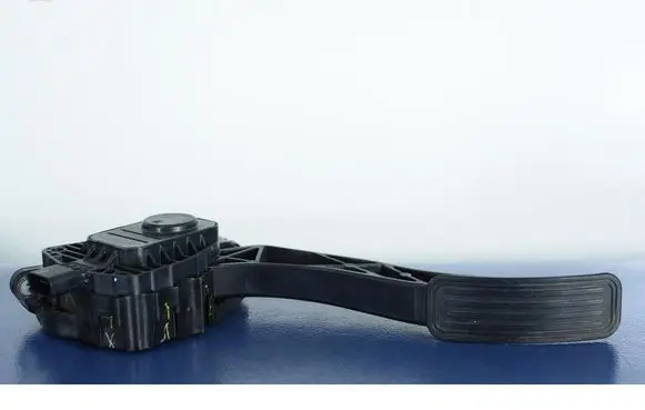 Ford Fusion Accelerator throttle pedal DG9C9F836AC