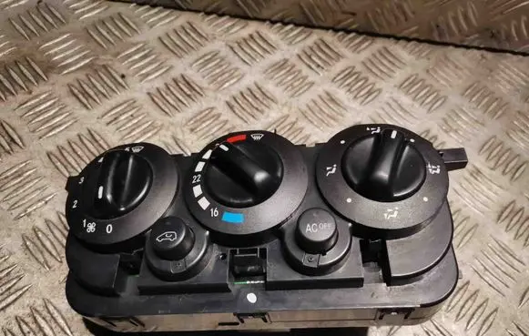Mercedes-Benz A W168 Interior fan control switch A1688302285 1688302285