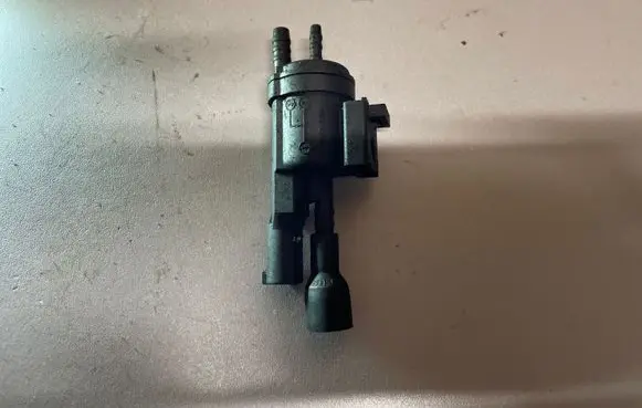 Mercedes-Benz E W212 Turbo solenoid valve 0025401497