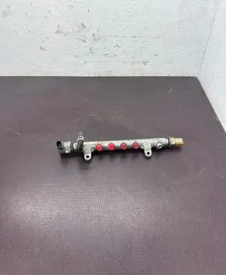 Volkswagen Tiguan Fuel pressure regulator 057130764H 03L130089