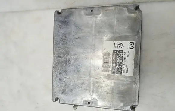 Toyota Avensis T250 Engine control unit/module 8966105690 MB1758006325