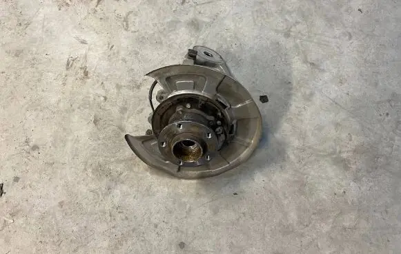 BMW X5 F15 Rear wheel hub 6877218