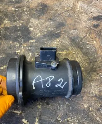 Volkswagen Touareg I Mass air flow meter 059906461K