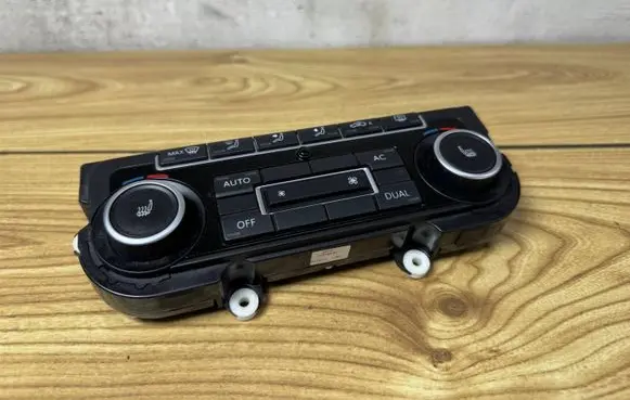 Volkswagen Golf VI Climate control unit 5K0907044ES 5HB00974661
