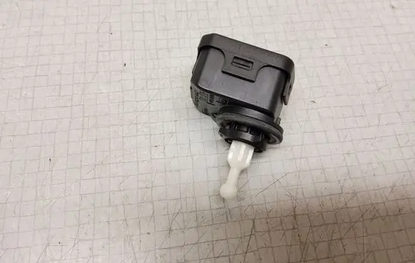 Volkswagen Bora Headlight level adjustment motor 1J0941295C