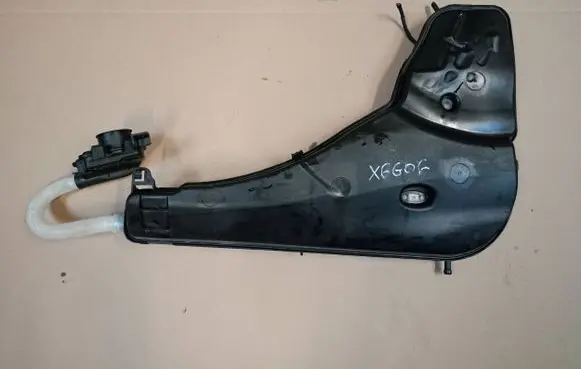 BMW X6 G06 Windshield washer fluid reservoir/tank 7499829