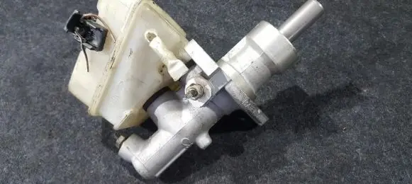 Mercedes-Benz E W124 Master brake cylinder