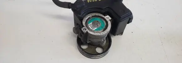Peugeot 206 Power steering pump 9638931980
