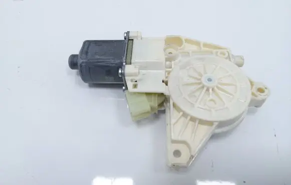 Mercedes-Benz E W212 Front door window regulator motor A2048200142 971219100