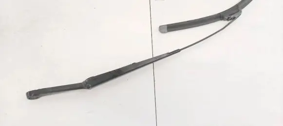 Front wiper blade arm
