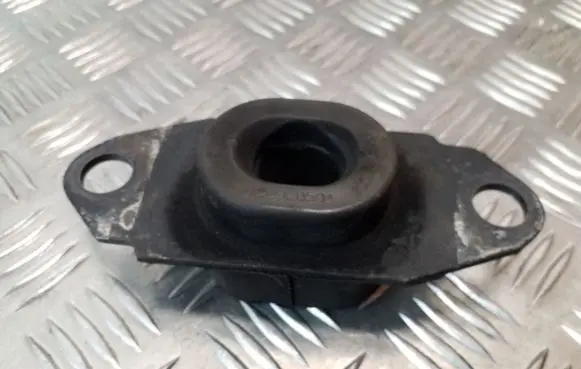 Nissan Juke I F15 Engine mount bracket 11220ED50A