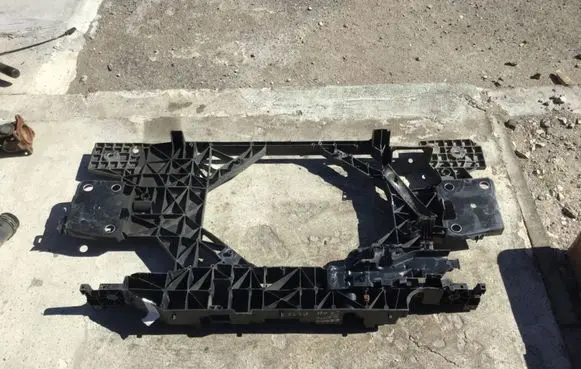 Renault Scenic III - Grand scenic III Radiator support slam panel OEM
