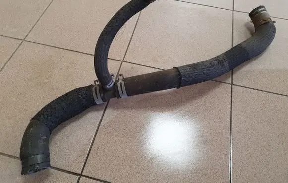Jeep Grand Cherokee Engine coolant pipe/hose