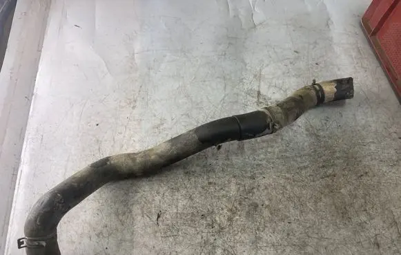 Nissan Navara D40 Engine coolant pipe/hose