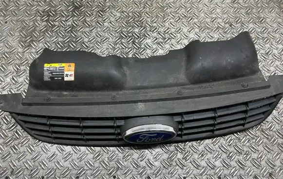 Ford Focus Front bumper upper radiator grill