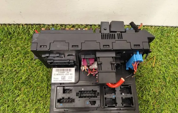 Mercedes-Benz CLS C219 Fuse module 2115458901
