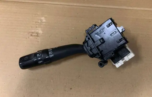 Toyota Avensis Verso Indicator stalk 173650
