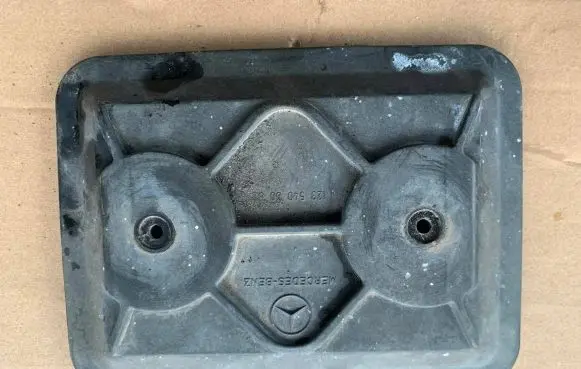 Mercedes-Benz W123 Fuse box cover A1235409082