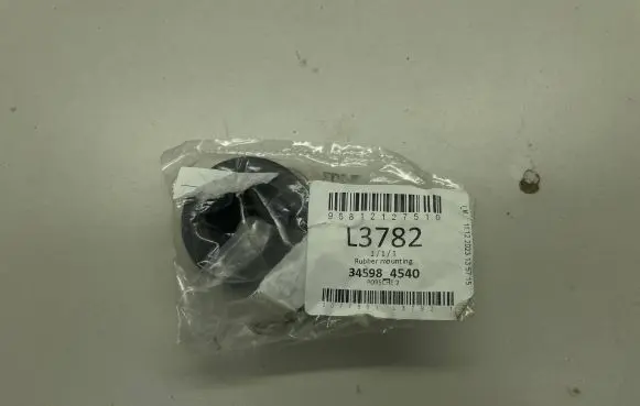 Porsche Cayenne (9PA) Radiator mount bracket 95812127510
