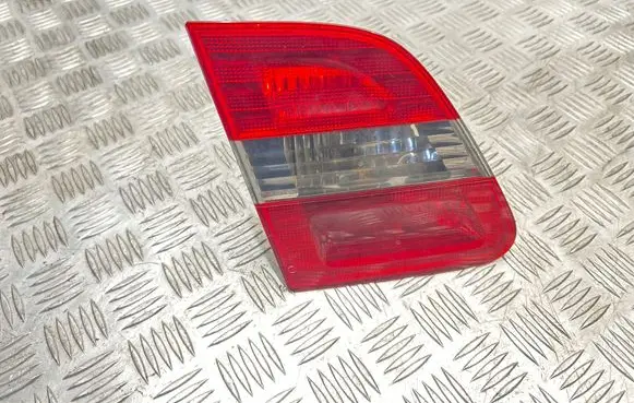 Tailgate rear/tail lights