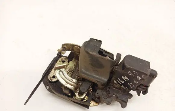 Lexus IS 200-300 Rear door lock