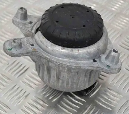 Engine mount bracket