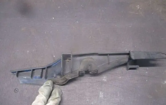 Ford Mondeo MK IV Brake cooling air channel/duct 