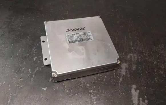 Mercedes-Benz C W202 Engine control unit/module A0285457132 0261206568