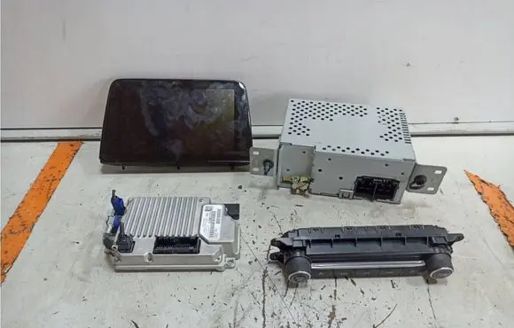 Ford Focus Radio/CD/DVD/GPS head unit JX7118K810UH 4U5T14G371GFA JX7118B955FC