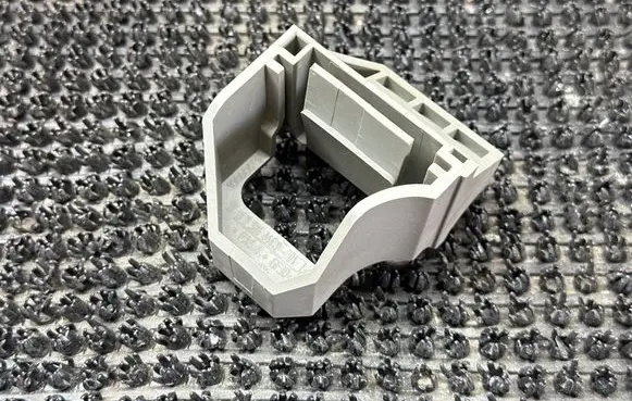 BMW 1 E81 E87 Radiator mount bracket 7526444